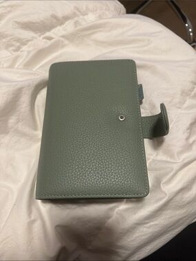 filoFAX Sage Green Leather Ring Planner